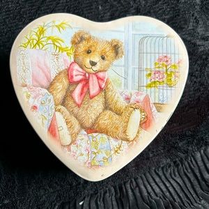 VTG Heart Shaped Metal tin w/ adorable Teddy Bear. By Debbie Cook Micheal. 1998